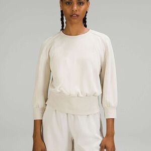 | Lululemon | Softstreme Ribbed-Hem Pullover. Size 6.